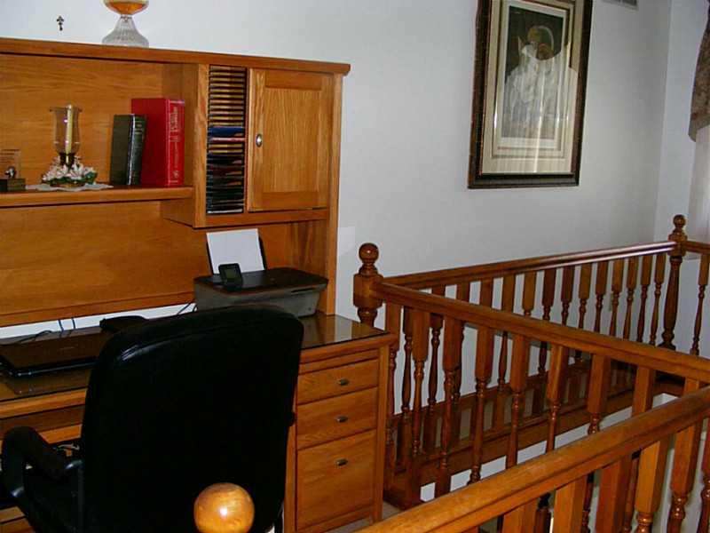 279 Holyoke Road Butler, PA 16001 - Photo 13 of 24 Computer Room. small loft/computer area