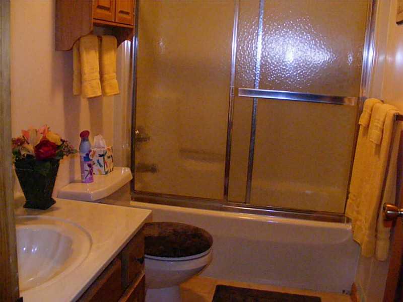 279 Holyoke Road Butler, PA 16001 - Photo 18 of 24 Full Bath.