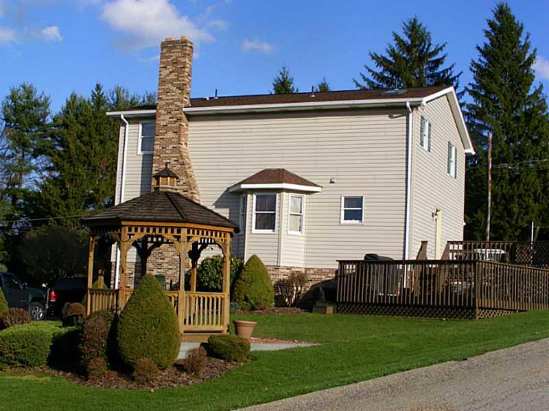 279 Holyoke Road Butler, PA 16001 - Photo 3 of 24 Exterior Back.