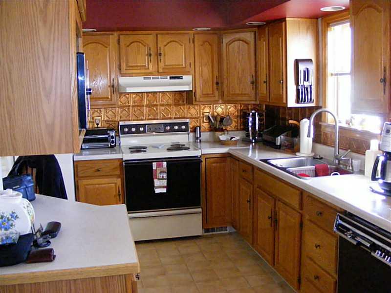 279 Holyoke Road Butler, PA 16001 - Photo 5 of 24 Kitchen.