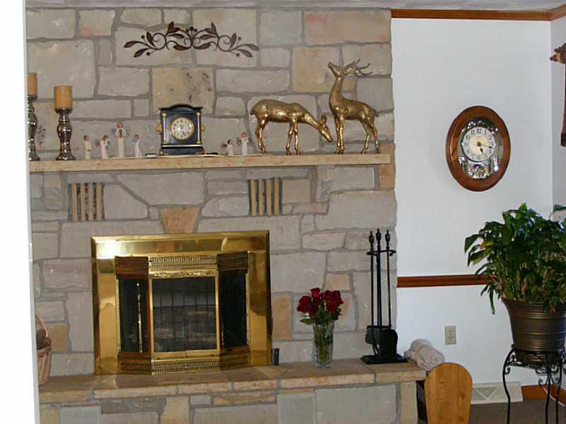 279 Holyoke Road Butler, PA 16001 - Photo 7 of 24 Den/Family/Great Room.
