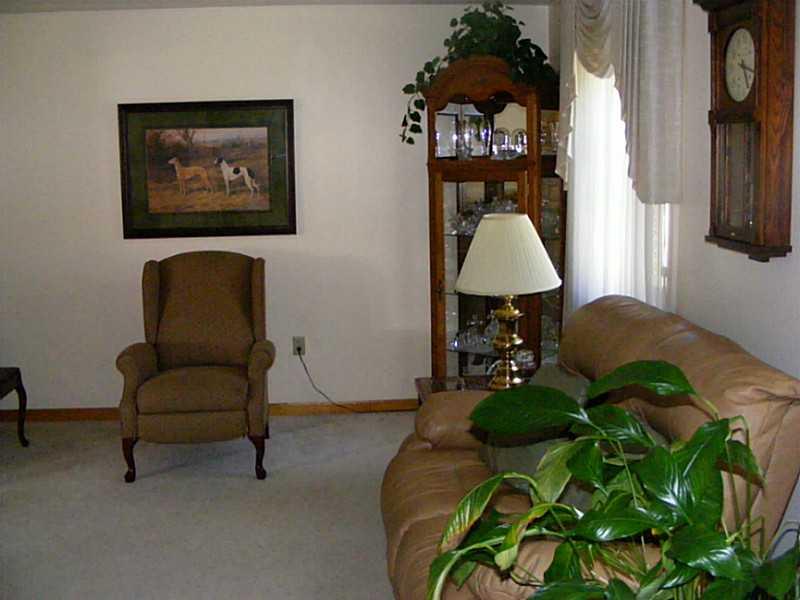 279 Holyoke Road Butler, PA 16001 - Photo 9 of 24 Living Room.