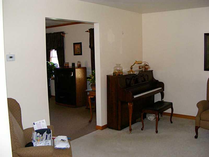 279 Holyoke Road Butler, PA 16001 - Photo 10 of 24 Living Room.