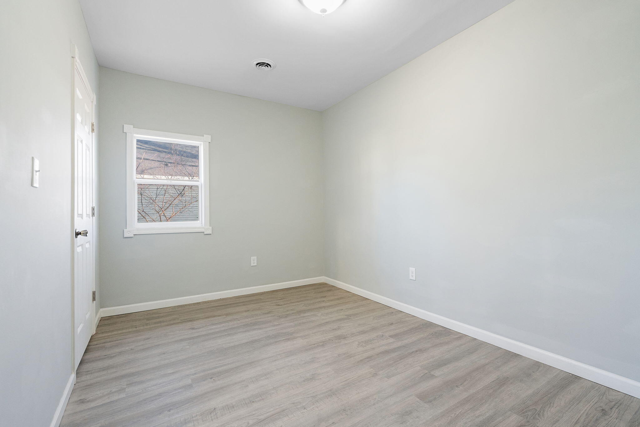 361 Madison Street Gary, IN 46402 - Photo 9 of 20 2048x1365