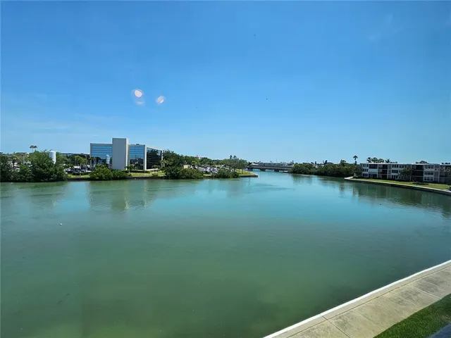 $1,995 | 7425 Bay Island Drive South, Unit 303, South Pasadena, FL 33707