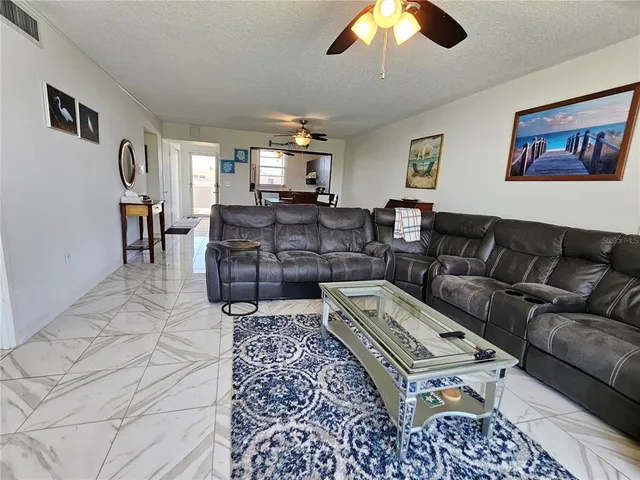 $1,995 | 7425 Bay Island Drive South, Unit 303, South Pasadena, FL 33707