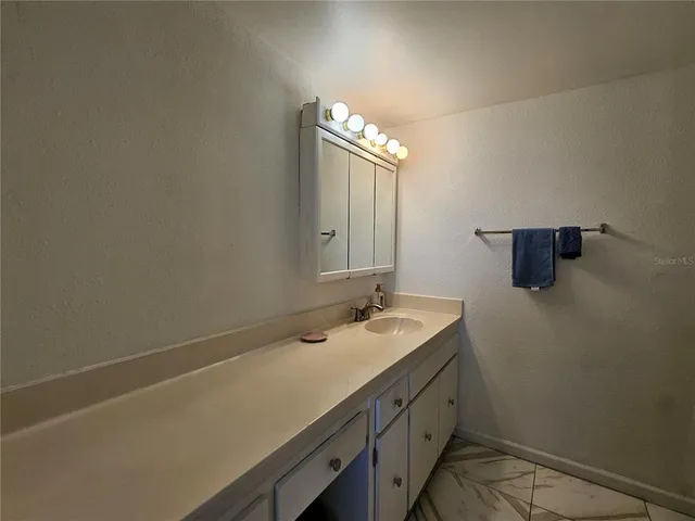 $1,995 | 7425 Bay Island Drive South, Unit 303, South Pasadena, FL 33707