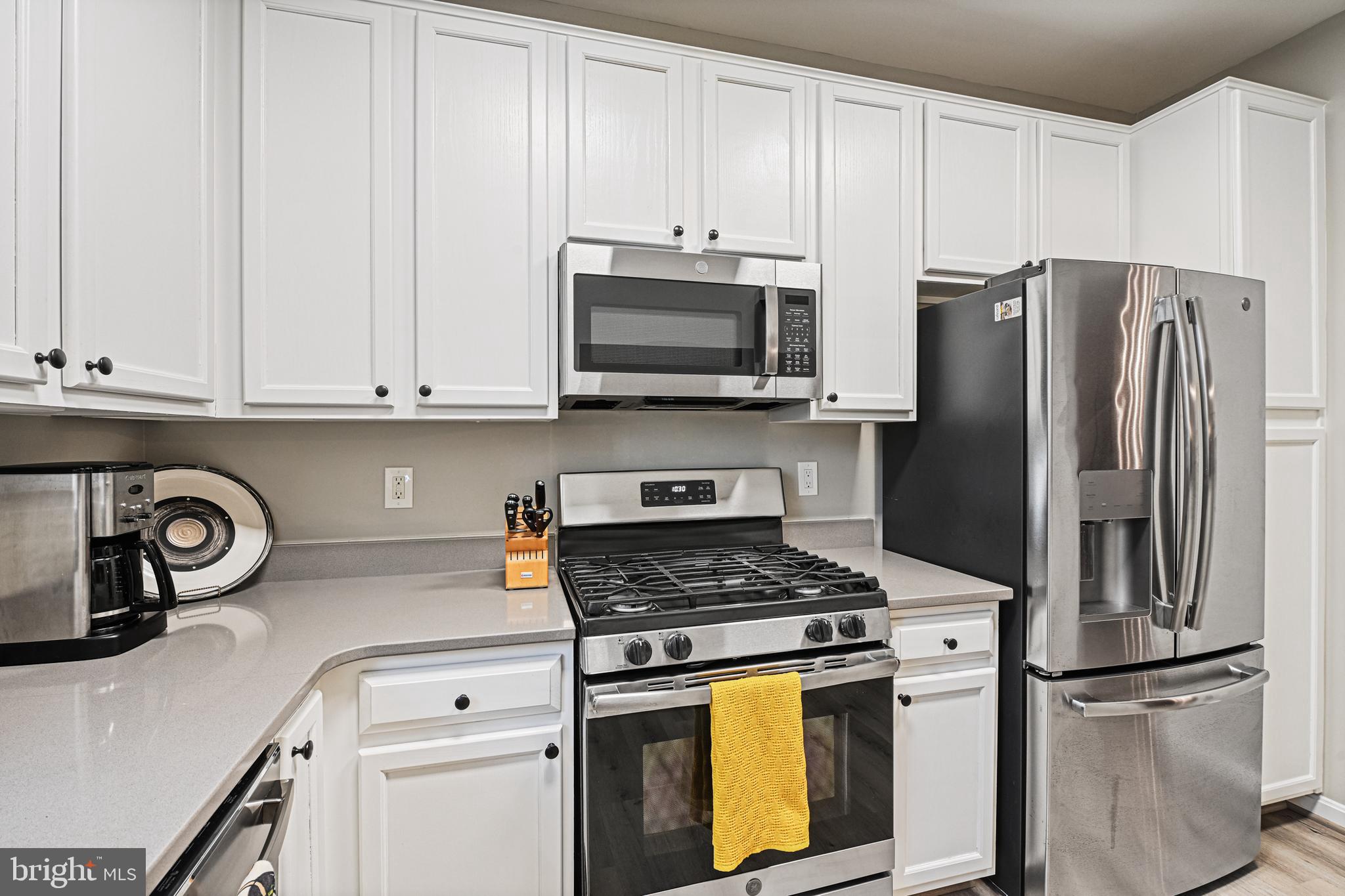 11401 Gate Hill Place, Unit 68 Reston, VA 20194 - Photo 14 of 26 Imagine cooking (or just heating) dinner here!