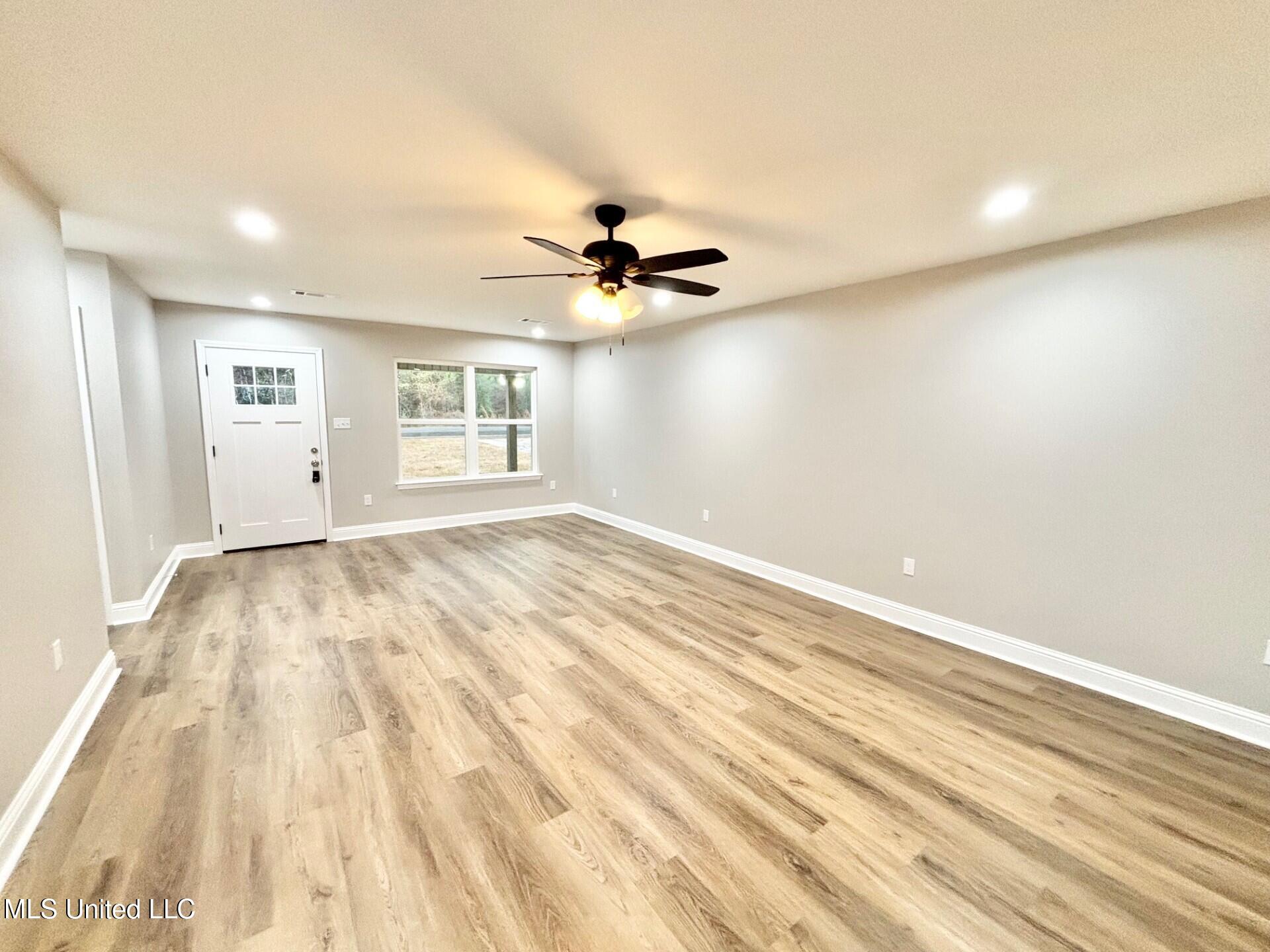 464 Peters Road Poplarville, MS 39470 - Photo 4 of 13 464 Peters 4