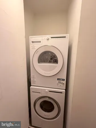 a view of entryway with a front door