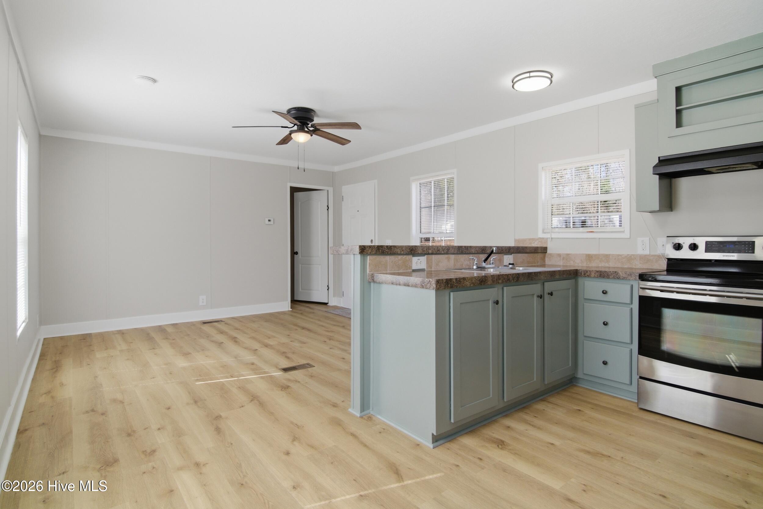 109 Quail Point Drive Hubert, NC 28539 - Photo 12 of 29 12_kitchen living room