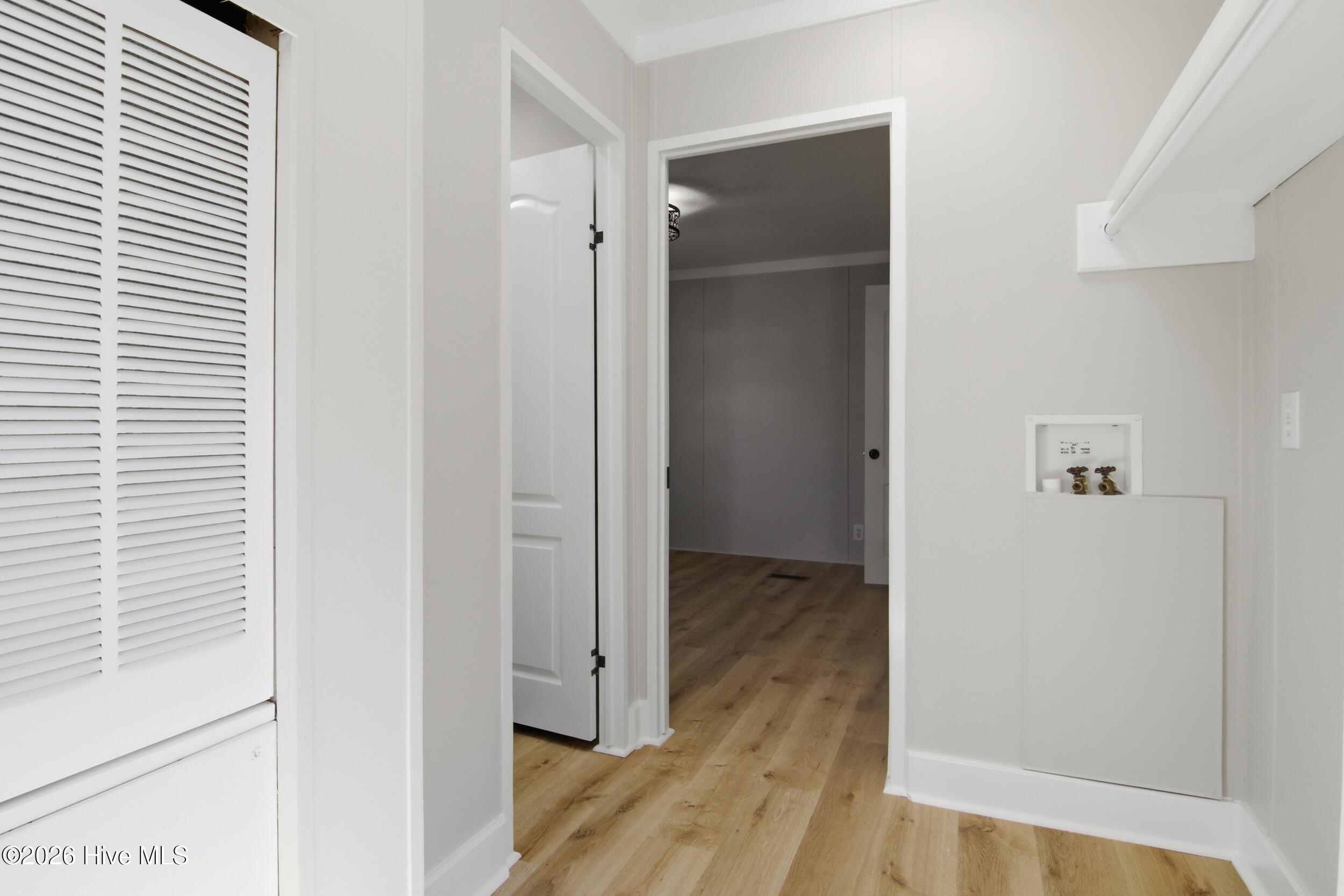 109 Quail Point Drive Hubert, NC 28539 - Photo 14 of 29 14_laundry hallway