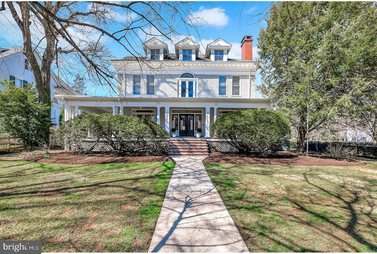 STATELY ROLAND PARK HOME SET BACK