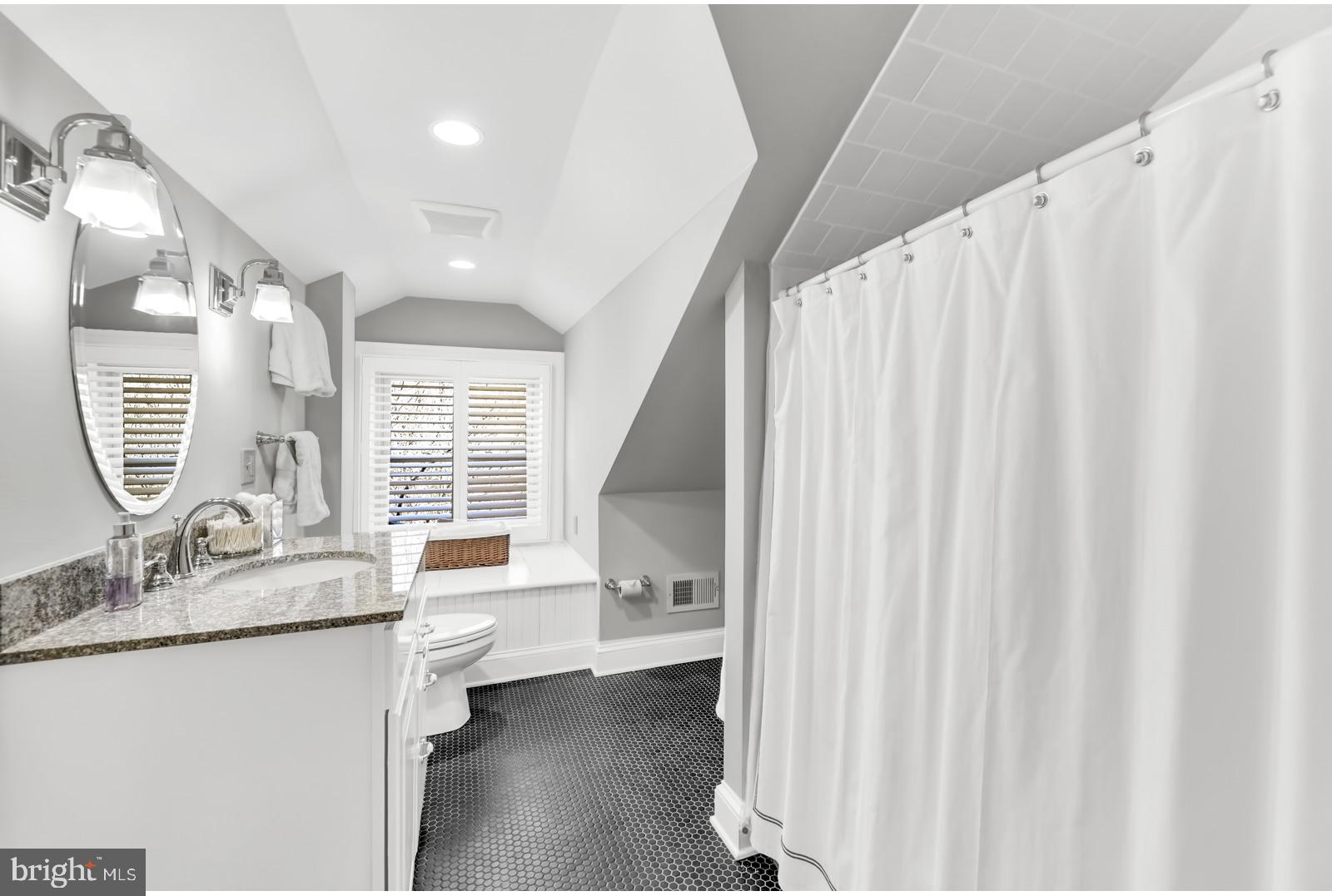 4906 Roland Avenue Baltimore, MD 21210 - Photo 34 of 52 3RD FLOOR BATH