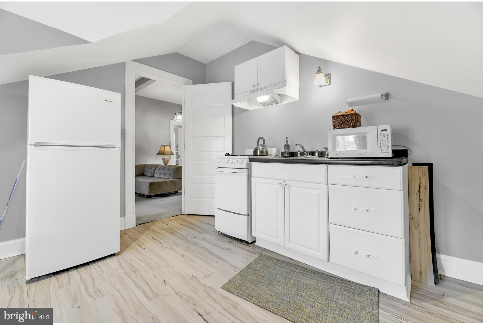 4906 Roland Avenue Baltimore, MD 21210 - Photo 39 of 52 3RD FLOOR KITCHENETTE