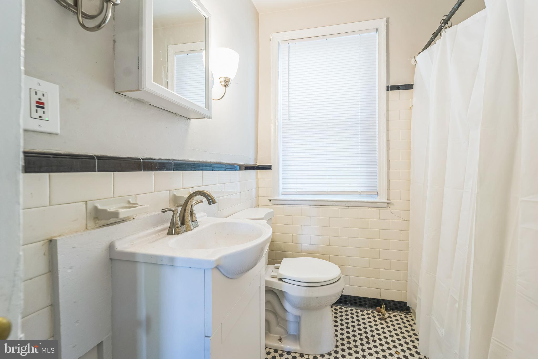 1646 Northwick Road Baltimore, MD 21218 - Photo 12 of 16 Upstairs bath