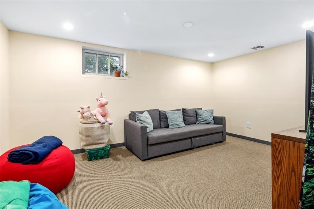 85 Pontiac Road Quincy, MA 02169 - Photo 15 of 25 Gallery Image 15