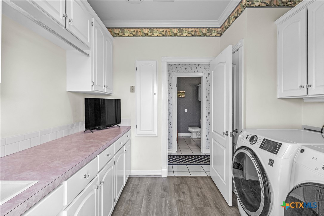 10299 Paddy Hamilton Road Belton, TX 76513 - Photo 29 of 46 a view of a kitchen with washer and dryer
