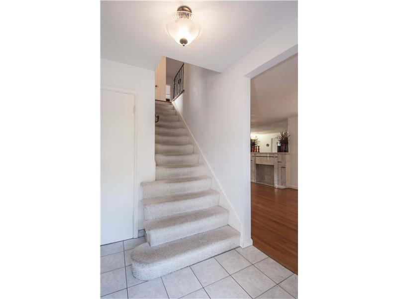 5446 Guarino Road Pittsburgh, PA 15217 - Photo 2 of 17 Entry/Foyer.