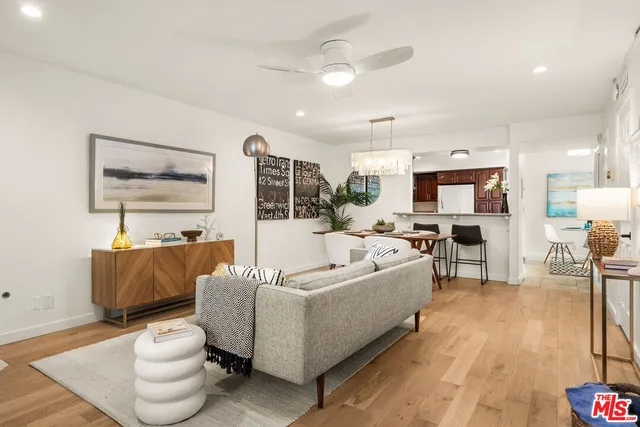 $699,000 | 10700 Bloomfield Street, Unit 3, North Hollywood, CA 91602