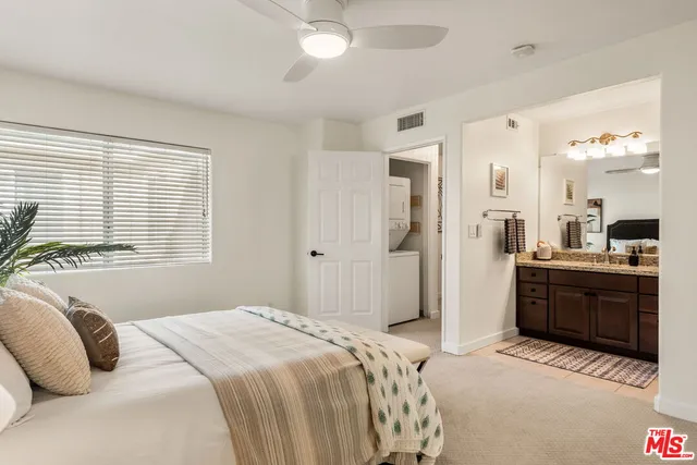 $699,000 | 10700 Bloomfield Street, Unit 3, North Hollywood, CA 91602