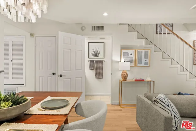 $699,000 | 10700 Bloomfield Street, Unit 3, North Hollywood, CA 91602