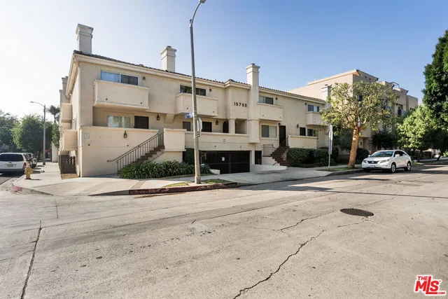 $699,000 | 10700 Bloomfield Street, Unit 3, North Hollywood, CA 91602