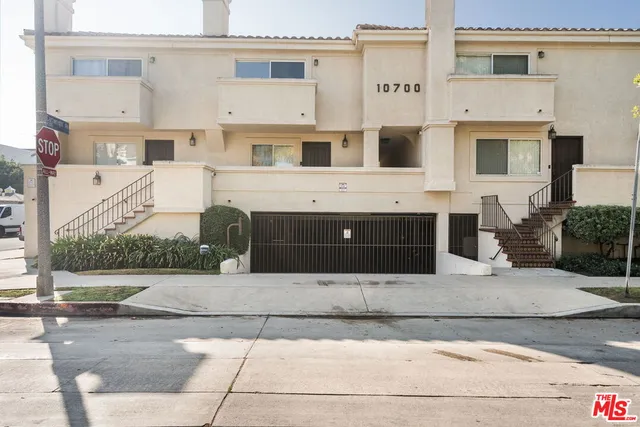 $699,000 | 10700 Bloomfield Street, Unit 3, North Hollywood, CA 91602