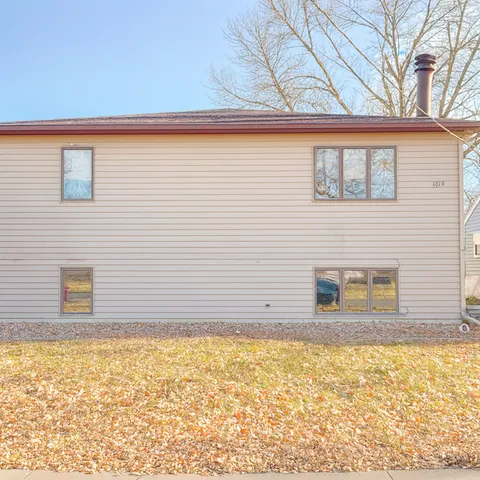 $370,000 | 1019 College Street North, Fargo, ND 58102