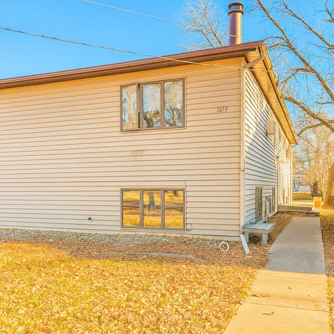 $370,000 | 1019 College Street North, Fargo, ND 58102
