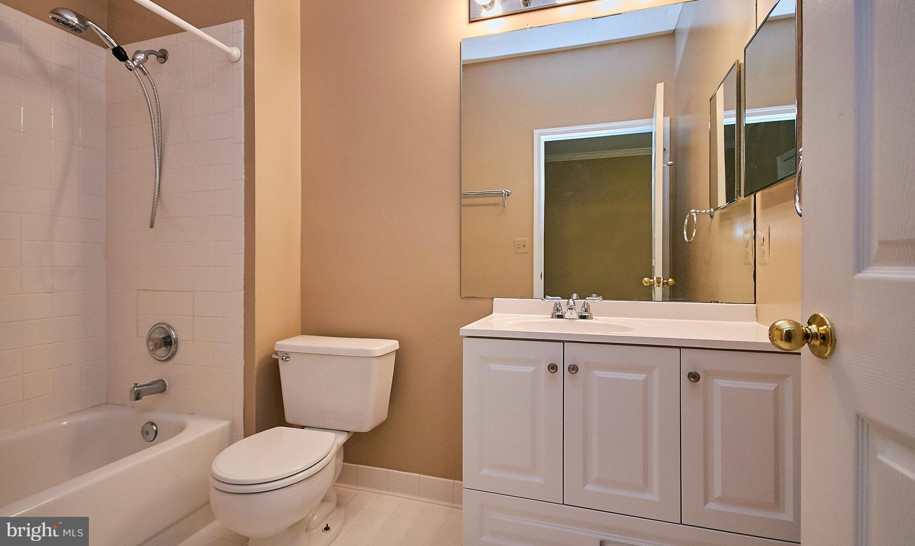 12024 Taliesin Place, Unit 12 Reston, VA 20190 - Photo 13 of 28 Bath (Master)