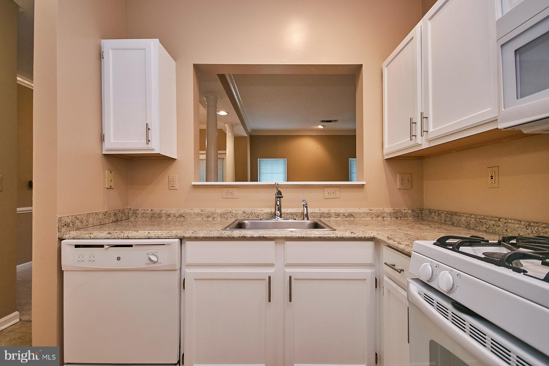 12024 Taliesin Place, Unit 12 Reston, VA 20190 - Photo 9 of 28 Kitchen