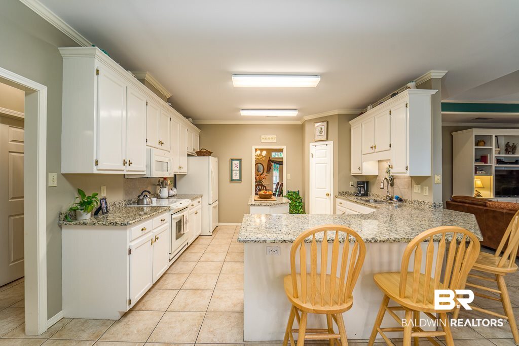 507 Polo Trace Daphne, AL 36526 - Photo 11 of 28 Kitchen Breakfast Bar