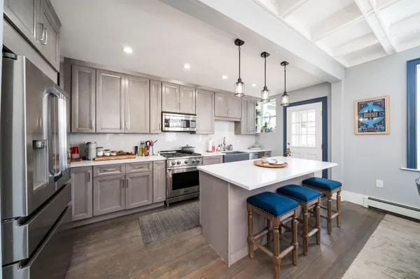 $3,300 | 27 Reservoir Avenue, Unit 1, Jersey City, NJ 07307