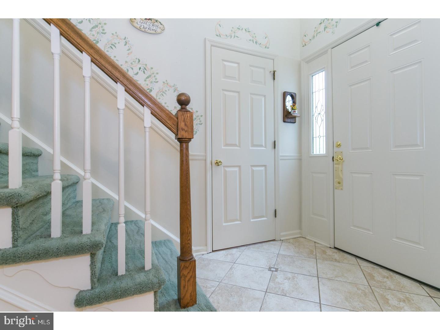 32 Scotch Pine Road Newark, DE 19711 - Photo 3 of 23 Foyer