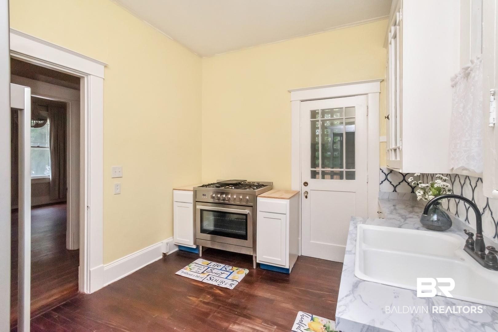 466 Michigan Avenue Mobile, AL 36604 - Photo 6 of 38 Kitchen