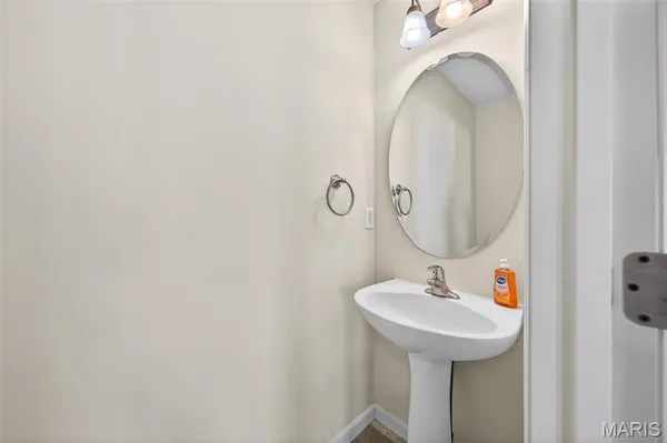 $275,000 | 542 Country Cir Drive, Lake St. Louis, MO 63367