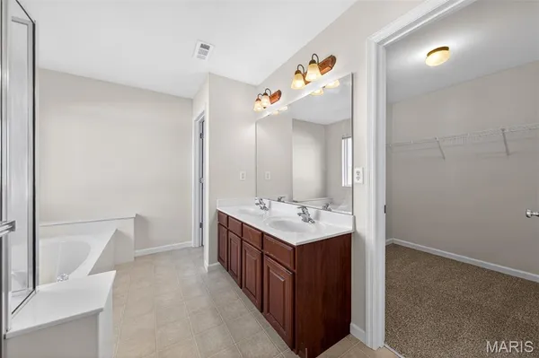 $275,000 | 542 Country Cir Drive, Lake St. Louis, MO 63367