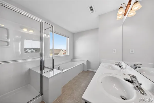 $275,000 | 542 Country Cir Drive, Lake St. Louis, MO 63367