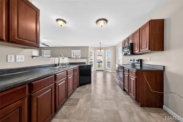 $275,000 | 542 Country Cir Drive, Lake St. Louis, MO 63367