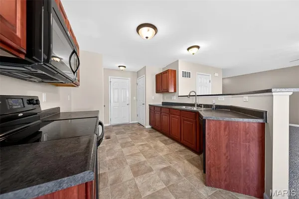 $275,000 | 542 Country Cir Drive, Lake St. Louis, MO 63367