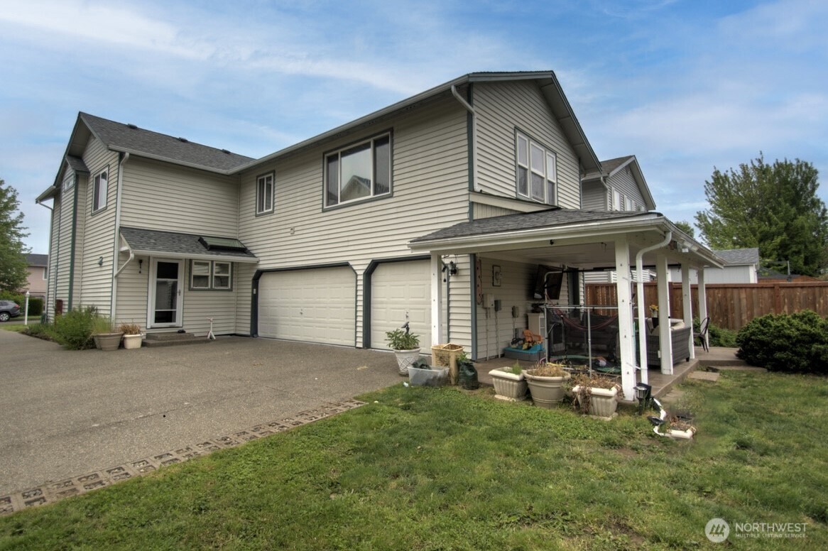 4136 Ingleside Loop Southeast Lacey, WA 98503 - Photo 4 of 33