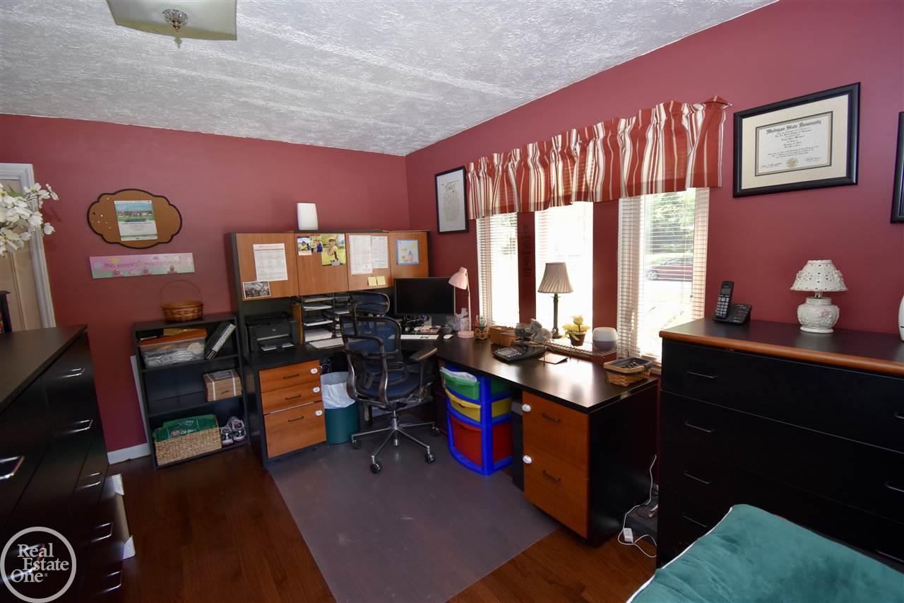 1596 South Renaud Road Grosse Pointe, MI 48236 - Photo 23 of 48 31348359-22.JPG