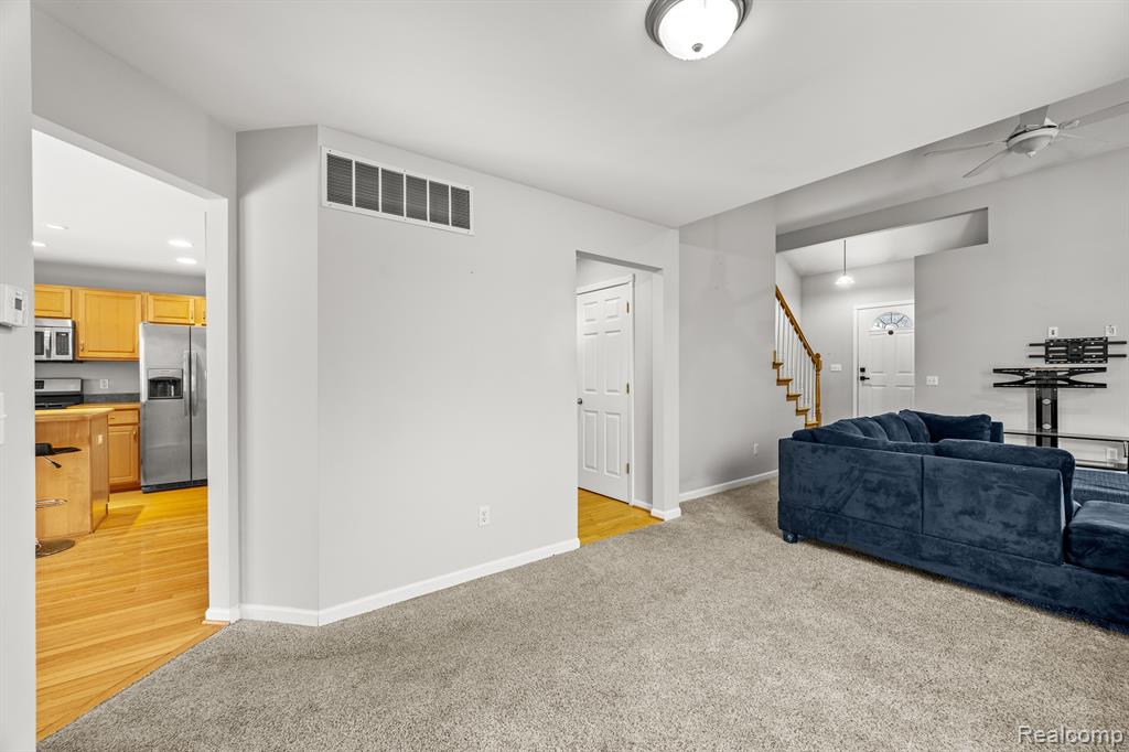 1307 South Cass Lake Road Waterford, MI 48328 - Photo 18 of 43