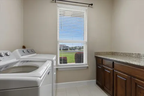 $825,000 | 104 West Vienna Drive, Hutto, TX 78634