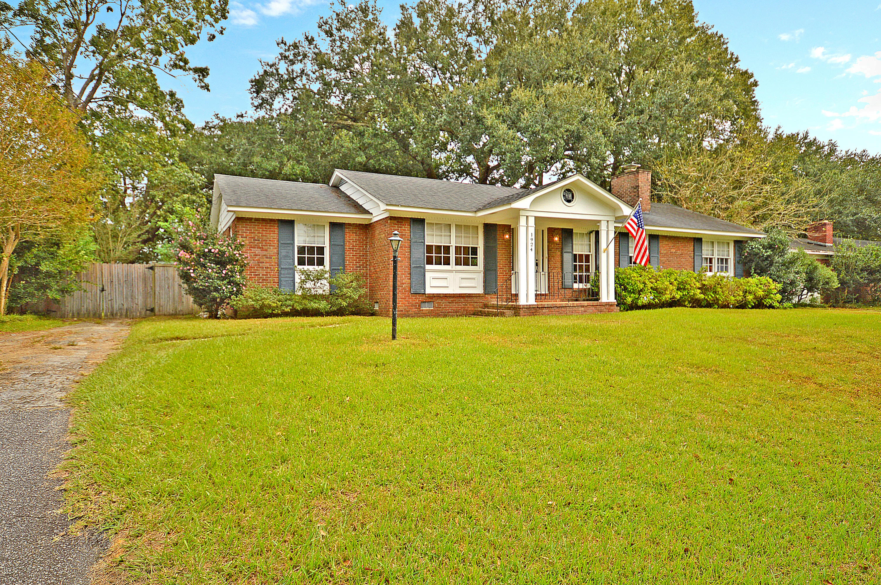 1924 Westminster Road Charleston, SC 29407 - Photo 1 of 32 1924 Westminster Road left view