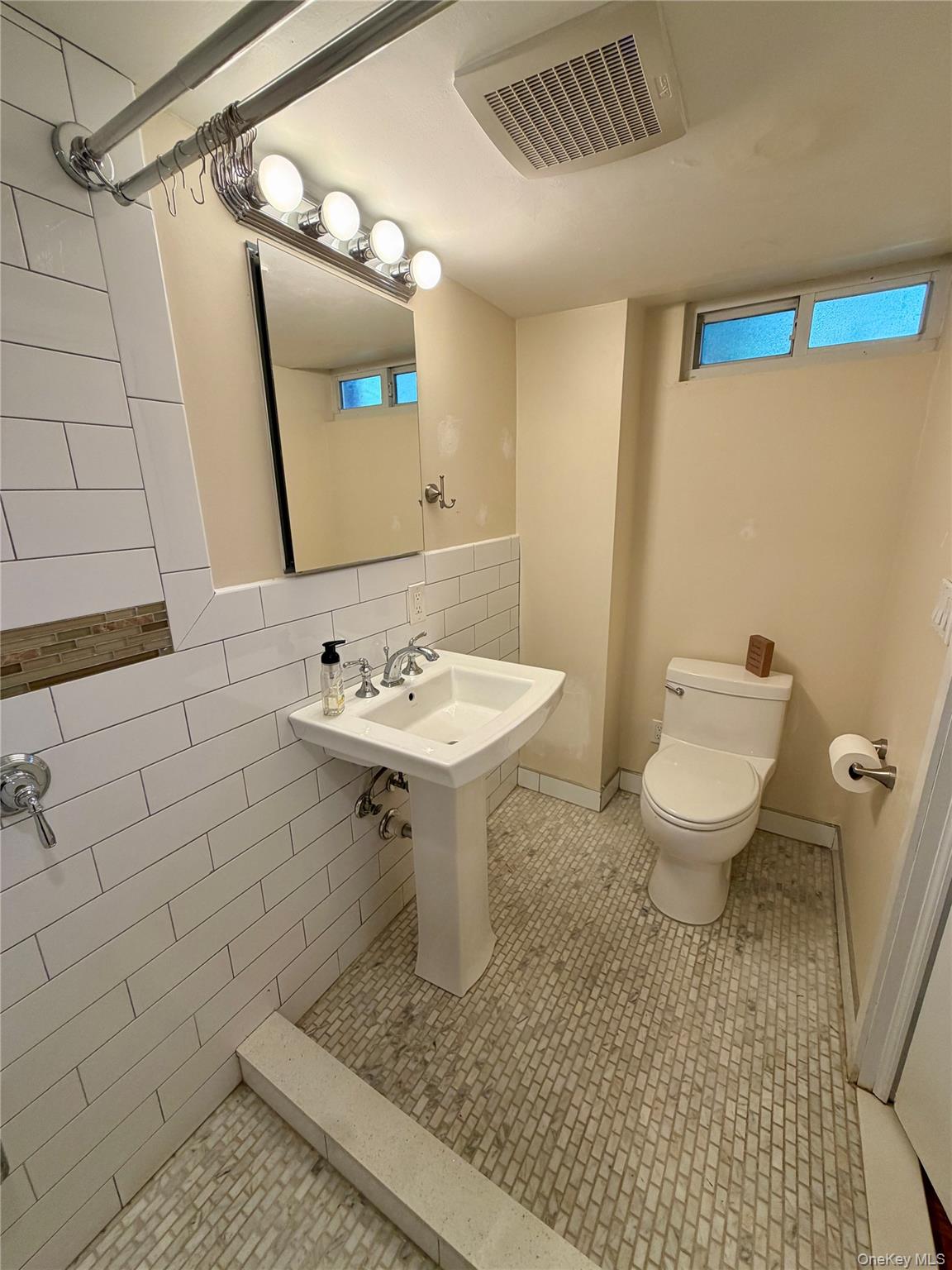 193-23 Station Road Queens, NY 11358 - Photo 17 of 20
