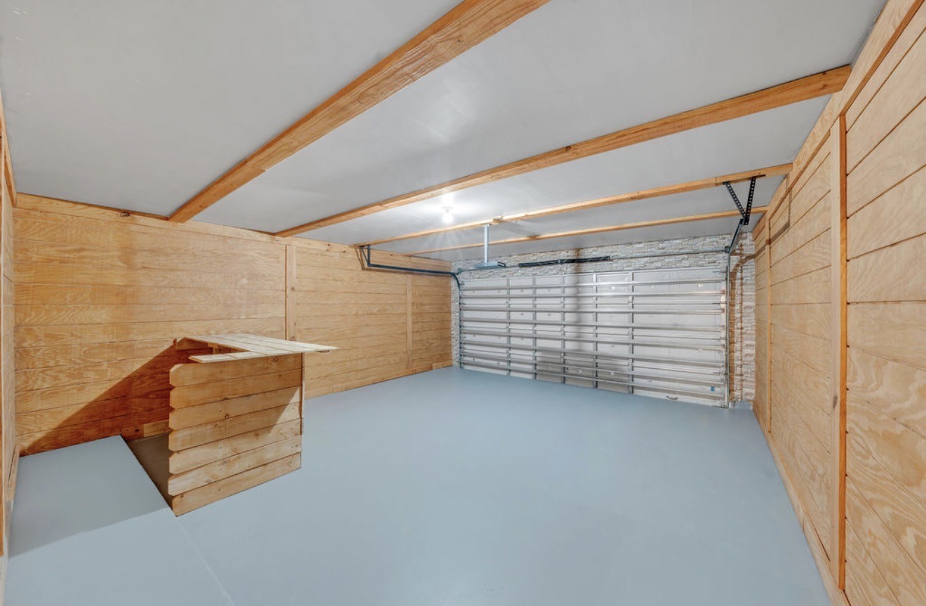 9807 Onyx Trail Drive Rosharon, TX 77583 - Photo 20 of 24 a view of an empty room and windows