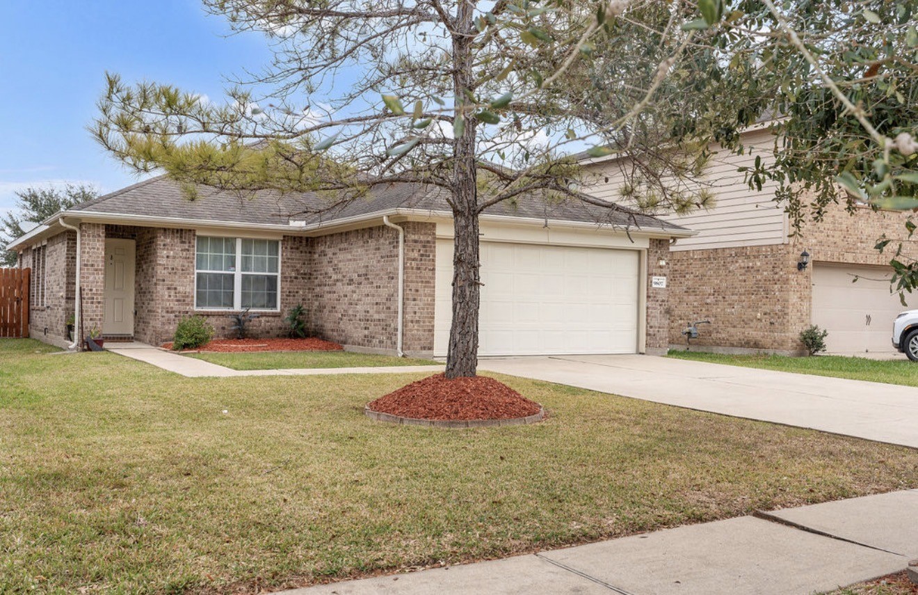 9807 Onyx Trail Drive Rosharon, TX 77583 - Photo 2 of 24 a front view of a house with a yard and garage