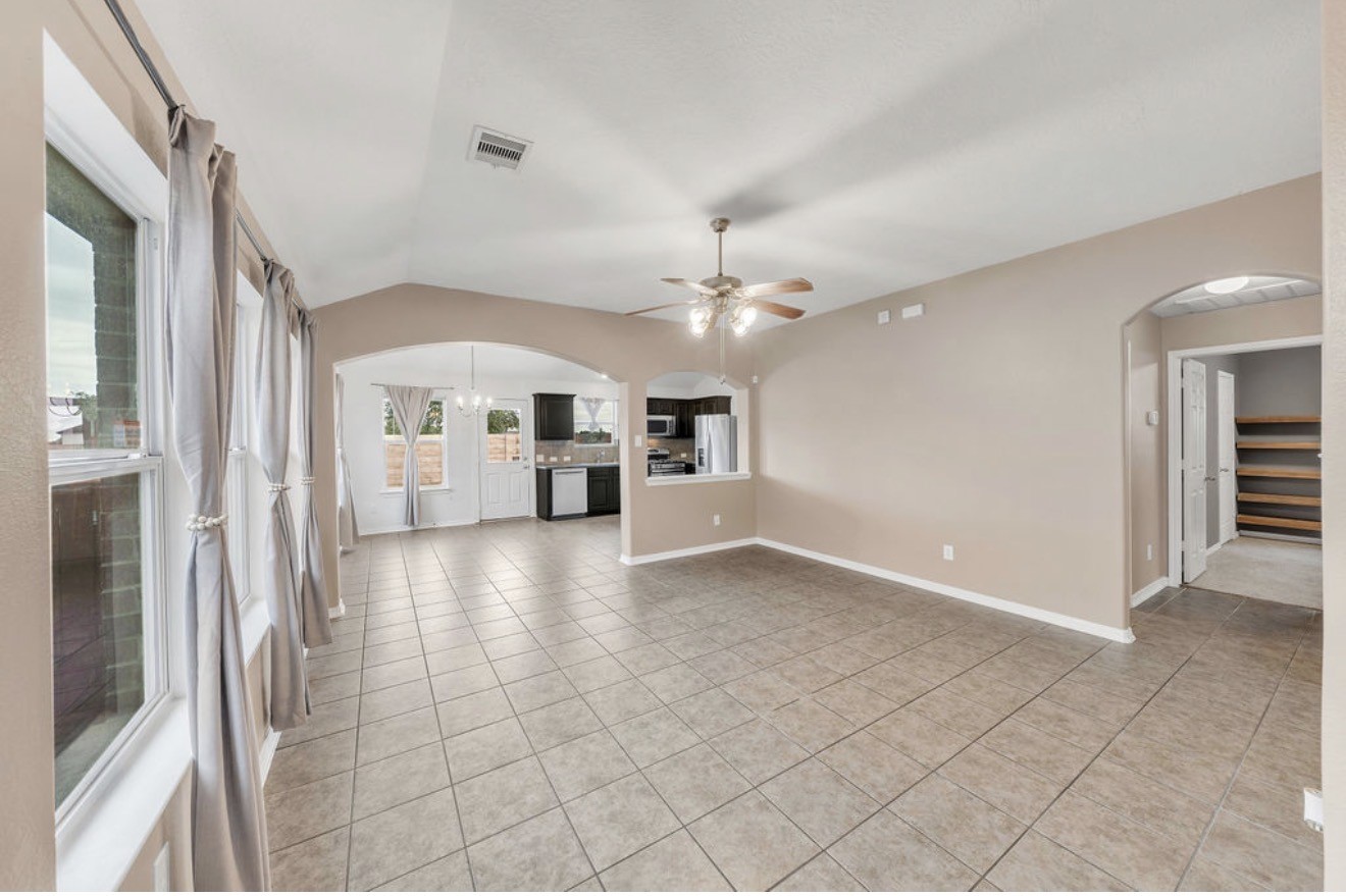 9807 Onyx Trail Drive Rosharon, TX 77583 - Photo 5 of 24 a view of a kitchen with furniture and an empty room